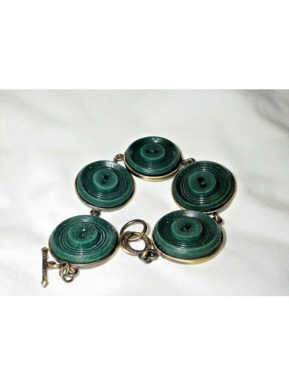 Bracelet handcrafted Vintage green Buttons 8 to 9 inch Unique Grannycore